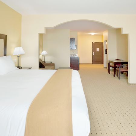 Holiday Inn Express Georgetown By Ihg Exterior photo