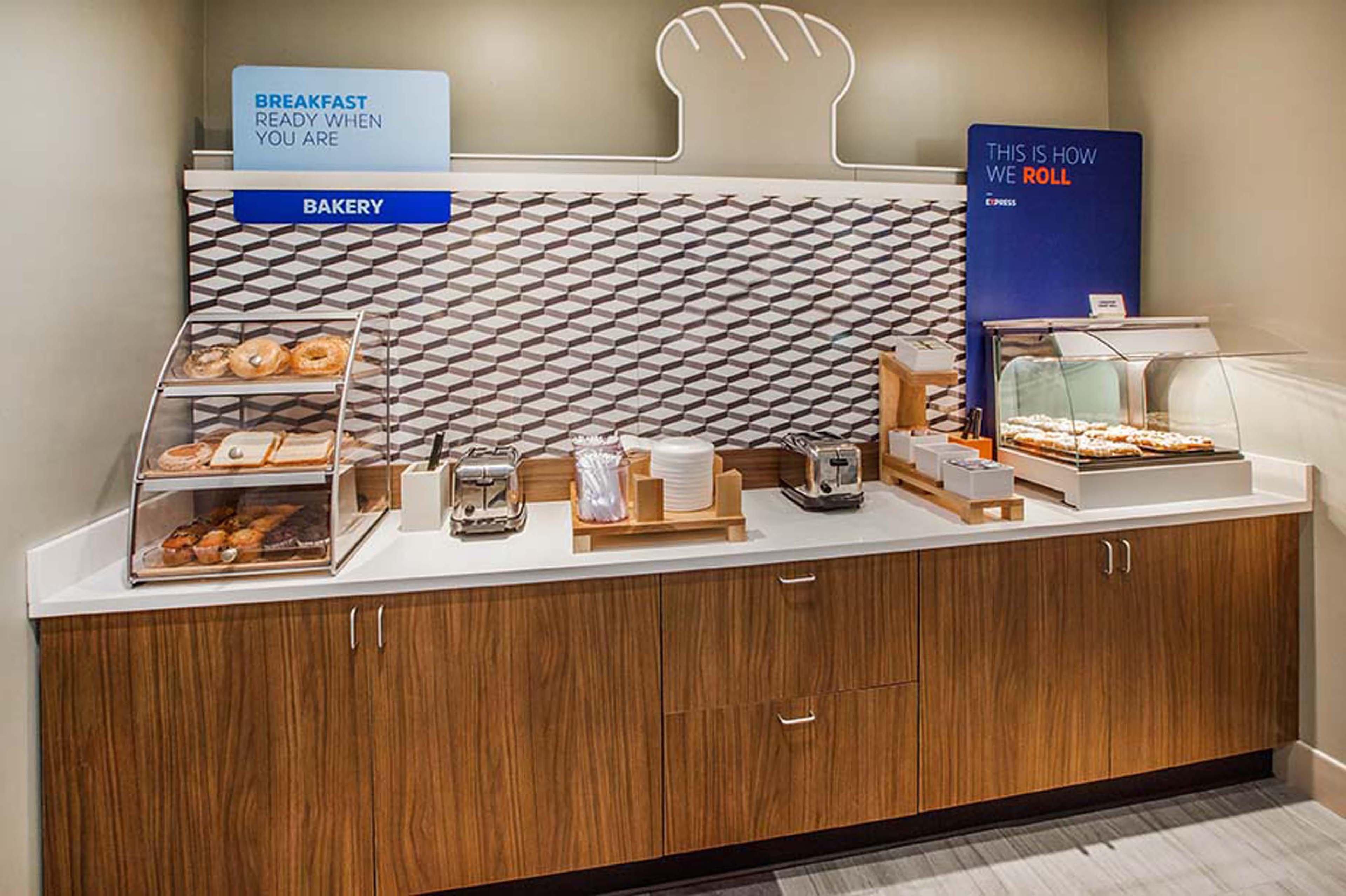 Holiday Inn Express Georgetown By Ihg Exterior photo